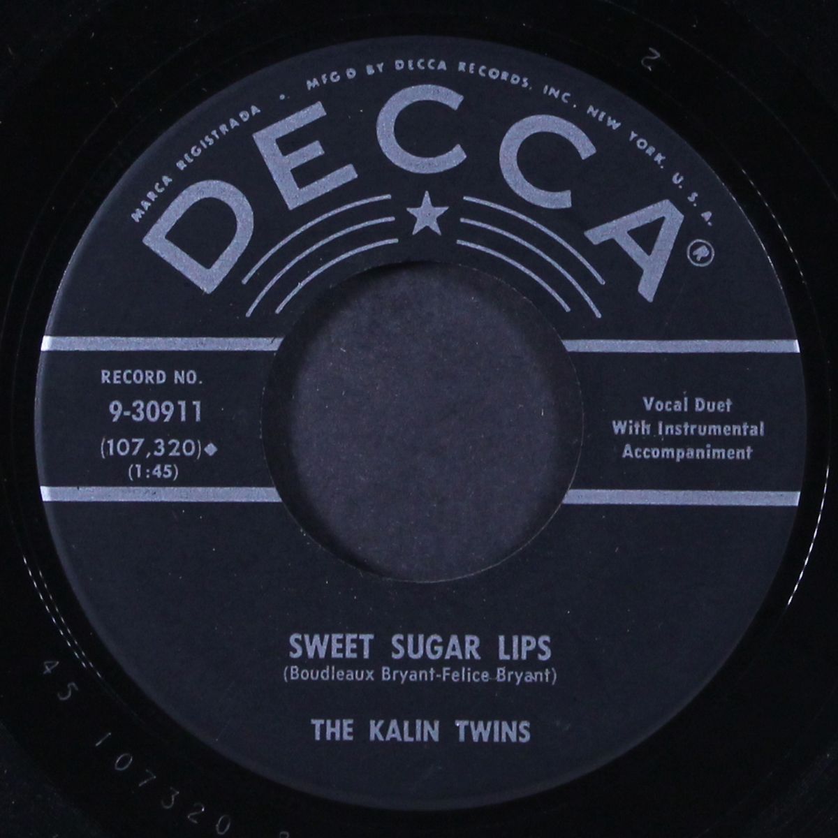 sweet sugar lips / moody by KALIN TWINS