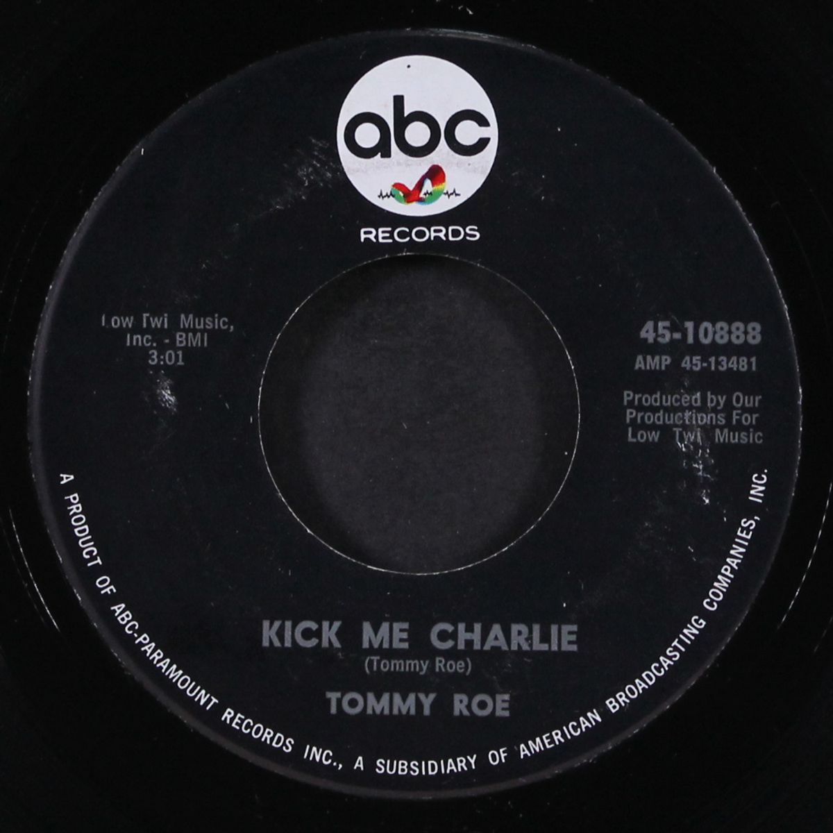it's now winter's day / kick me charlie by TOMMY ROE