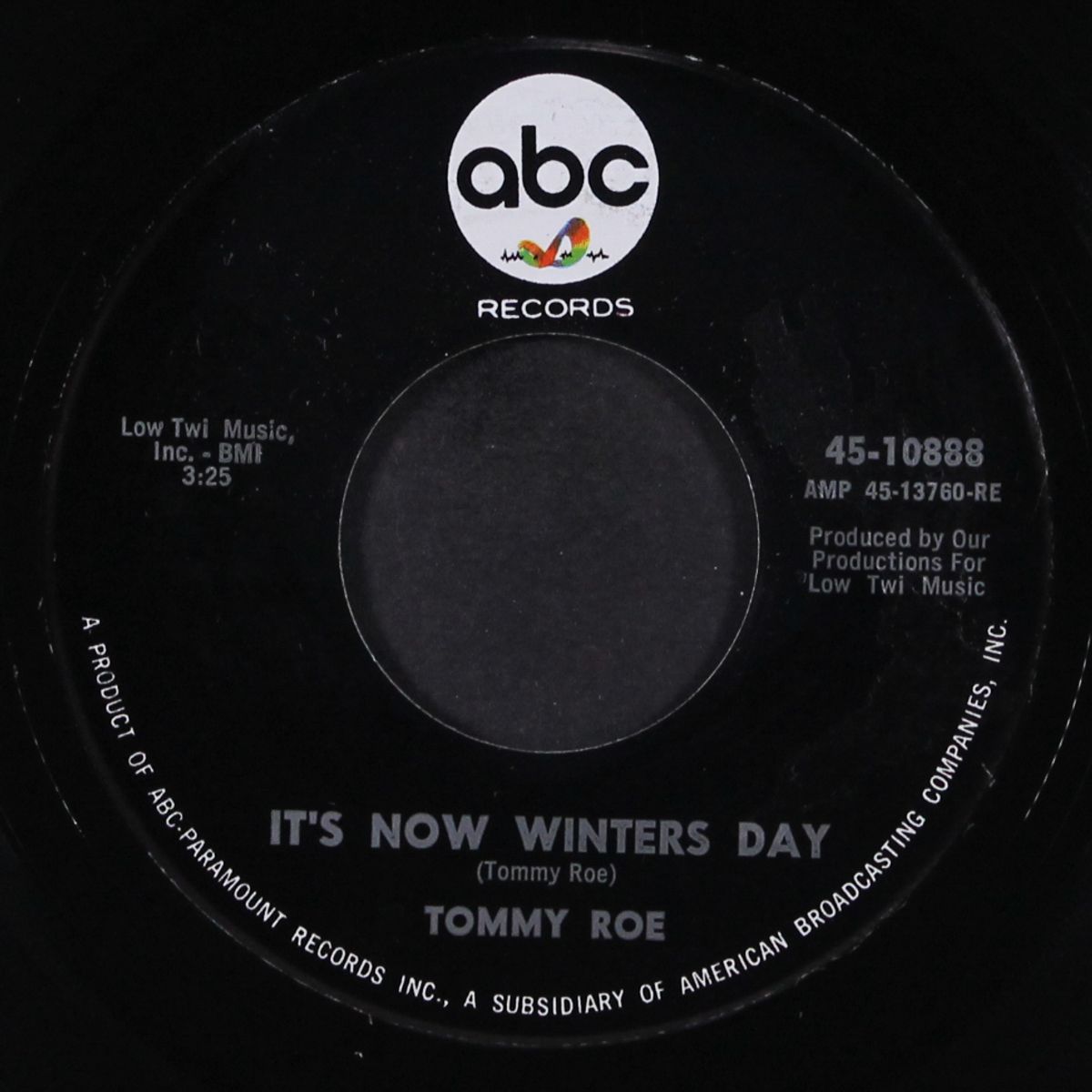 it's now winter's day / kick me charlie by TOMMY ROE