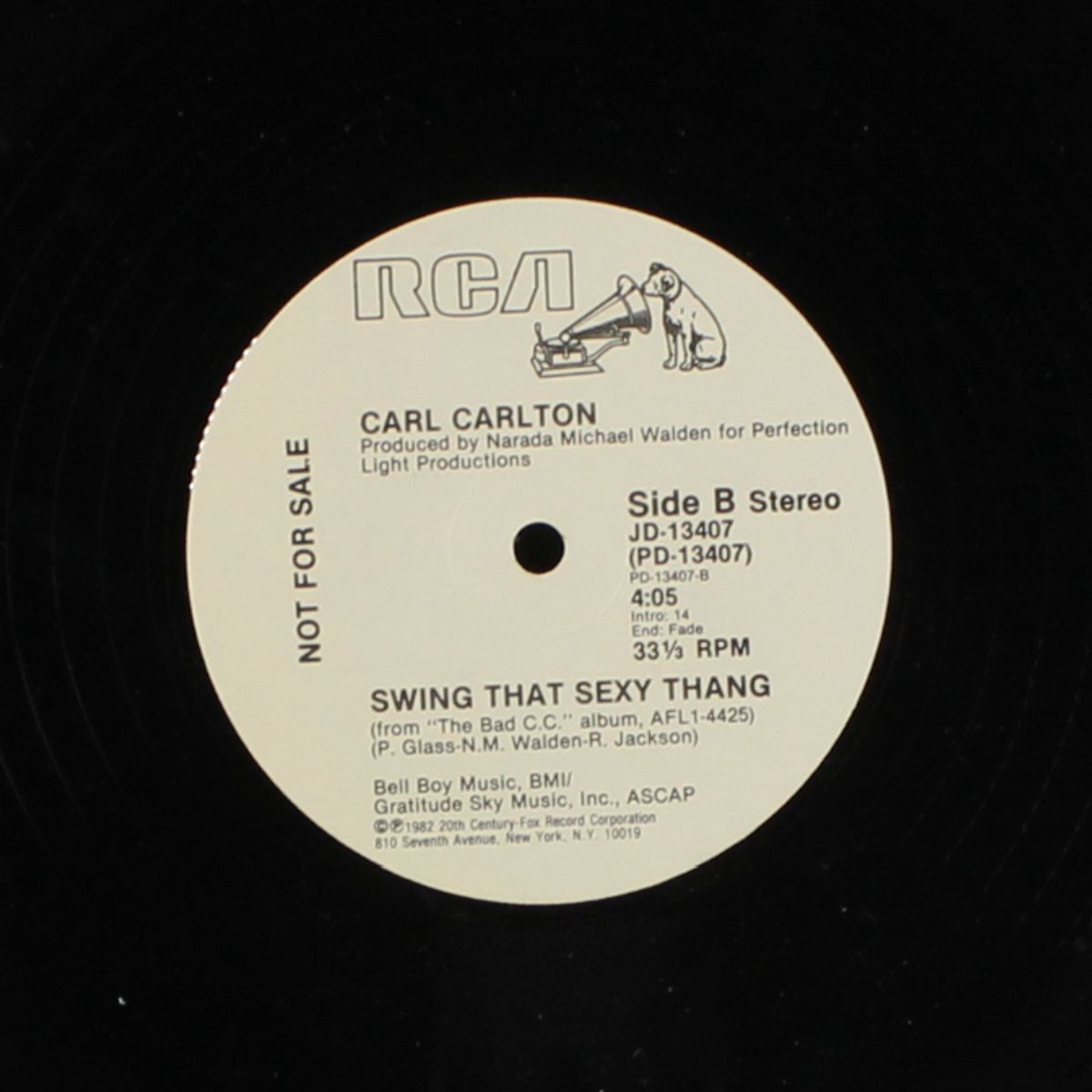 swing that sexy thang / short by CARL CARLTON
