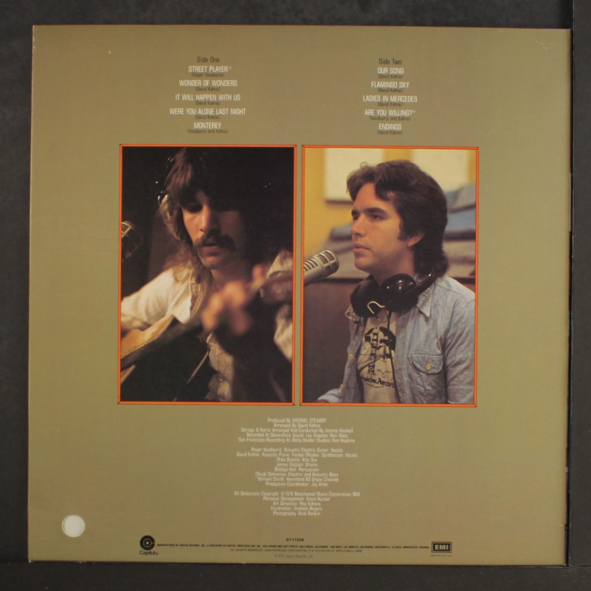 street player by VOUDOURIS & KAHNE
