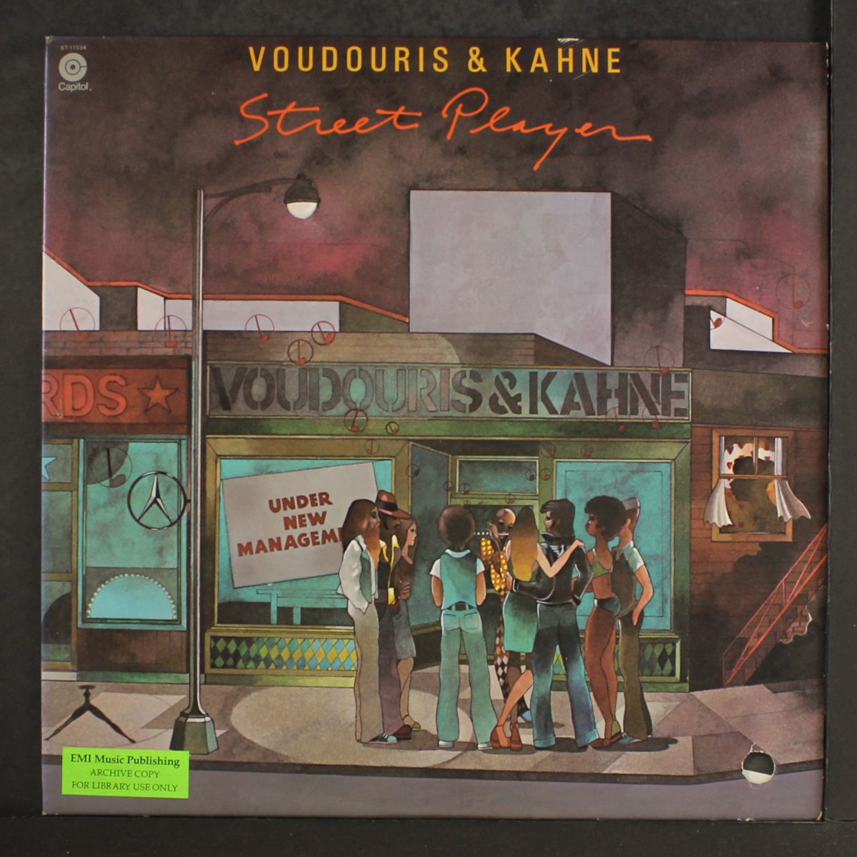 street player by VOUDOURIS & KAHNE