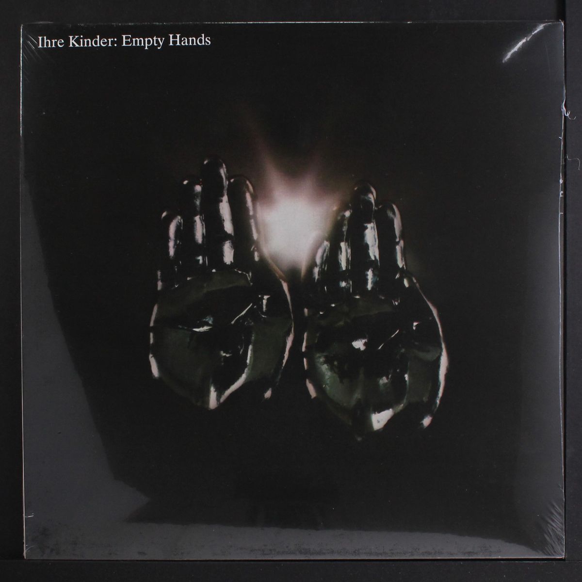 empty hands by IHRE KINDER