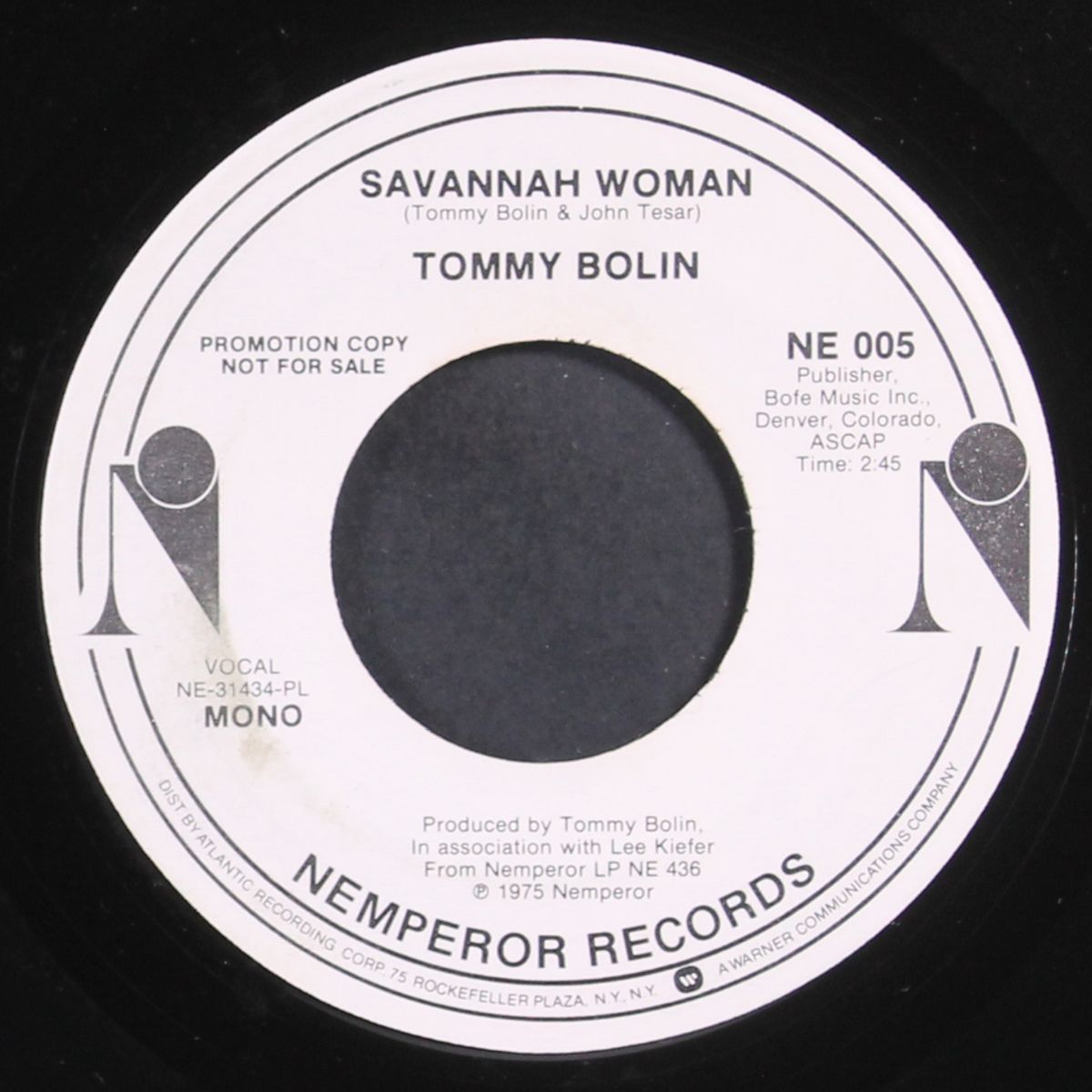 savannah woman / mono by TOMMY BOLIN