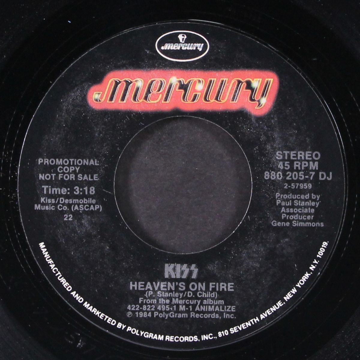 heaven's on fire / lonely is the hunter by KISS