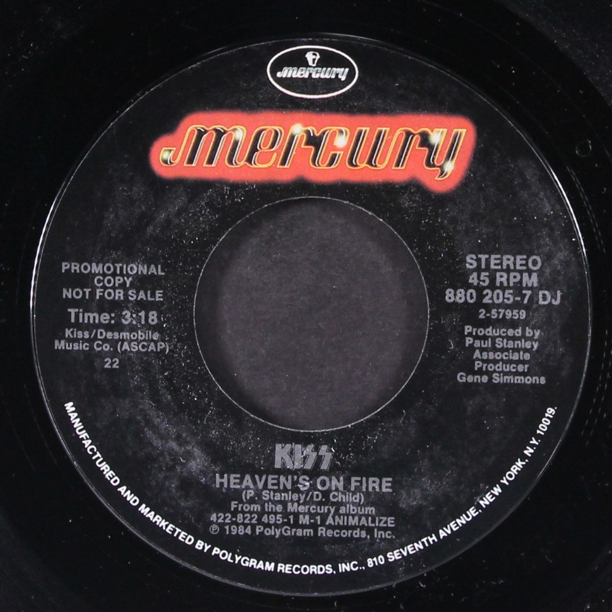 heaven's on fire / lonely is the hunter by KISS