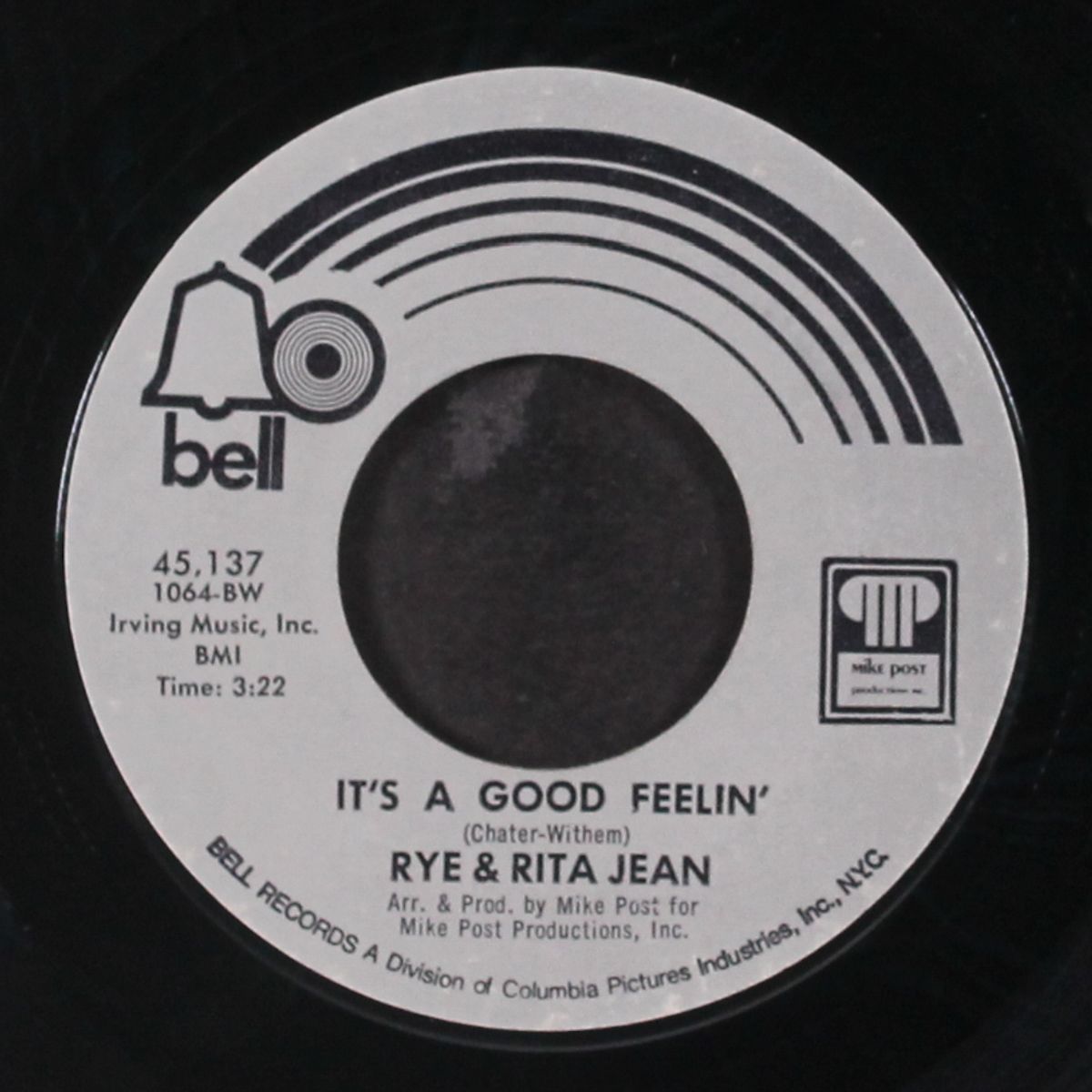 walkin' on the outside of my good side / it's a good feelin' by RYE & RITA JEAN