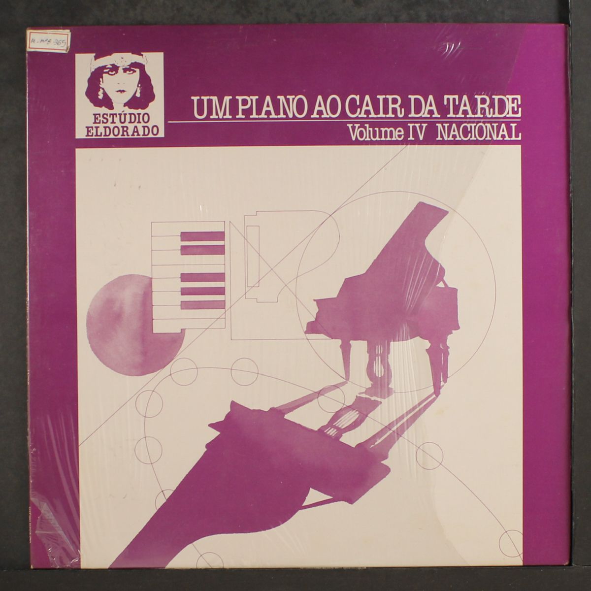 um piano ao cair da tarde, vol. 4 by VARIOUS