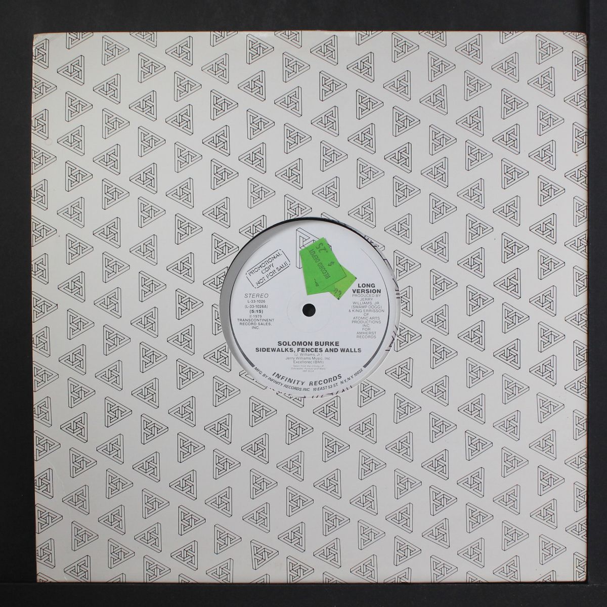sidewalks, fences and walls / short by SOLOMON BURKE