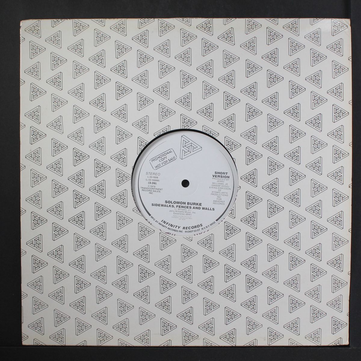 sidewalks, fences and walls / short by SOLOMON BURKE