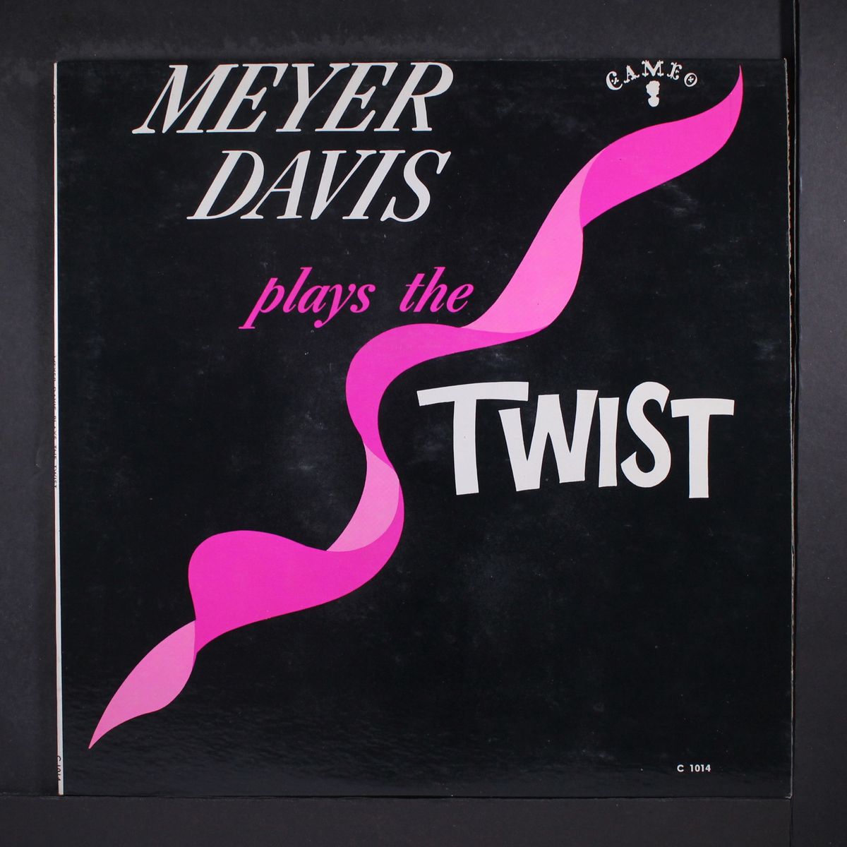 plays the twist by MEYER DAVIS