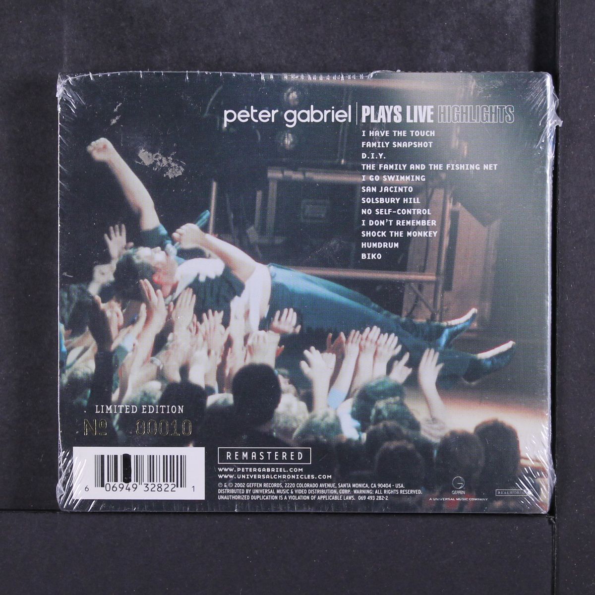 plays live- highlights by PETER GABRIEL