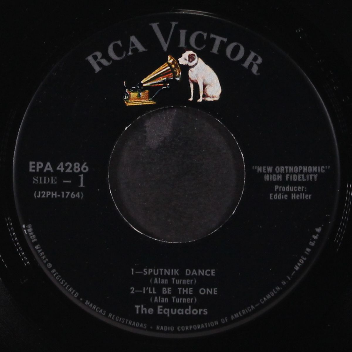 sputnik dance + 3 by EQUADORS