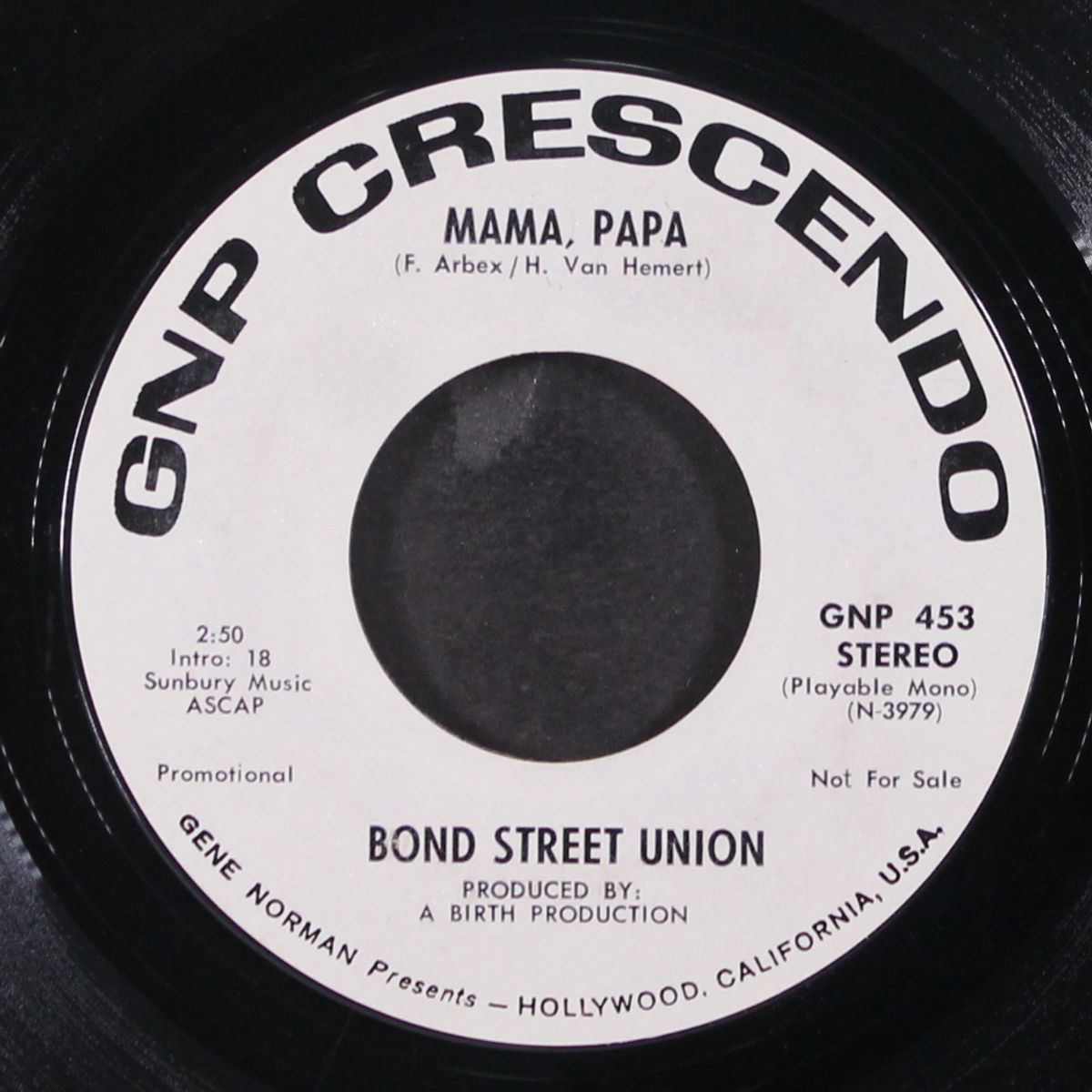 noah / mama papa by BOND STREET UNION