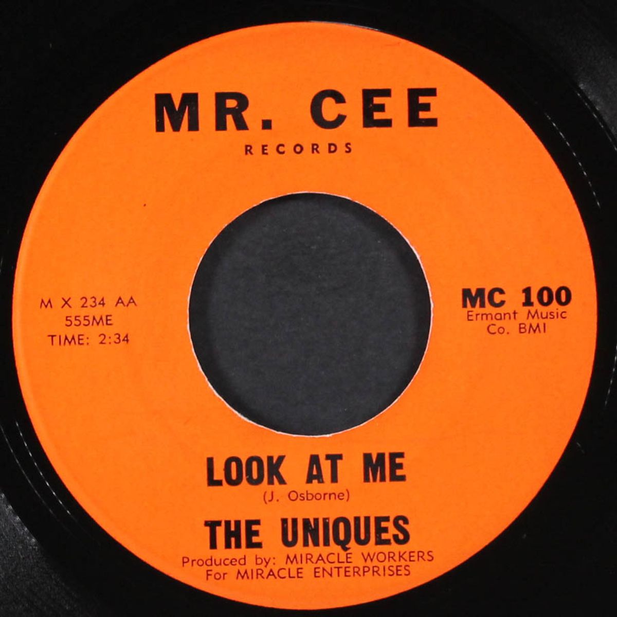 bossa nova cha cha cha / look at me by UNIQUES