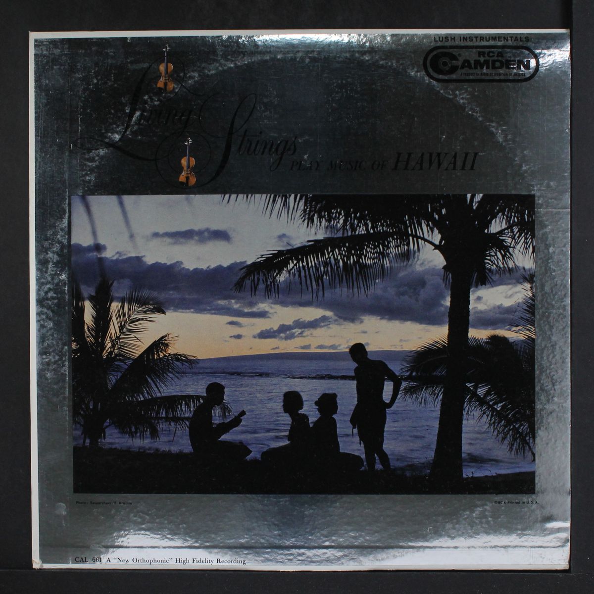 play music of hawaii by LIVING STRINGS