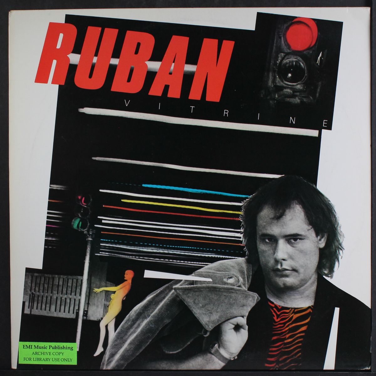 vitrine by RUBAN