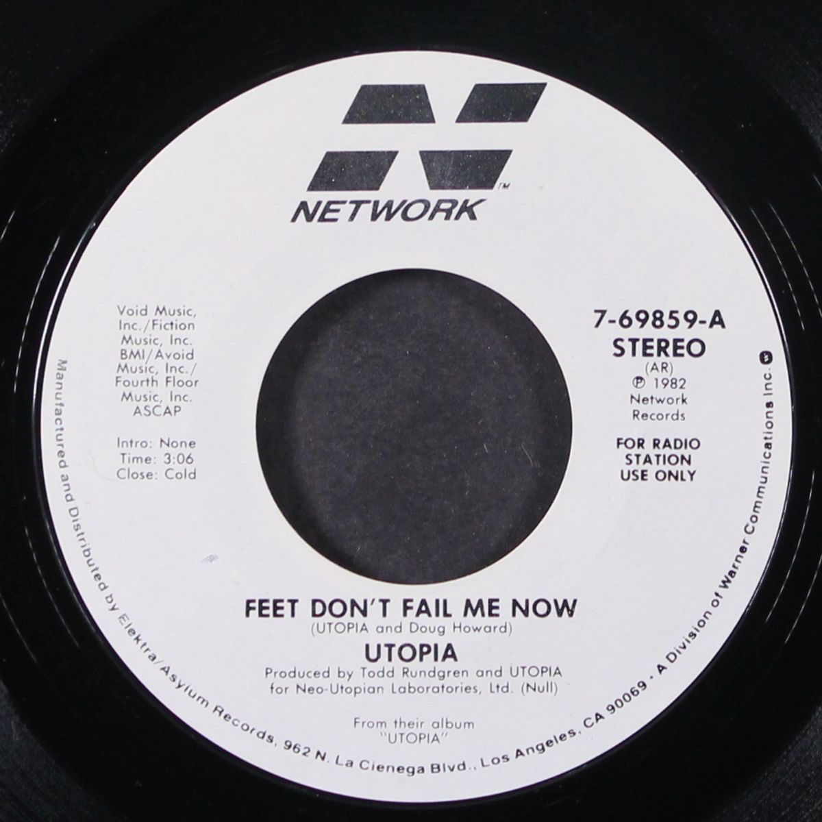 feet don't fail me now / mono by UTOPIA