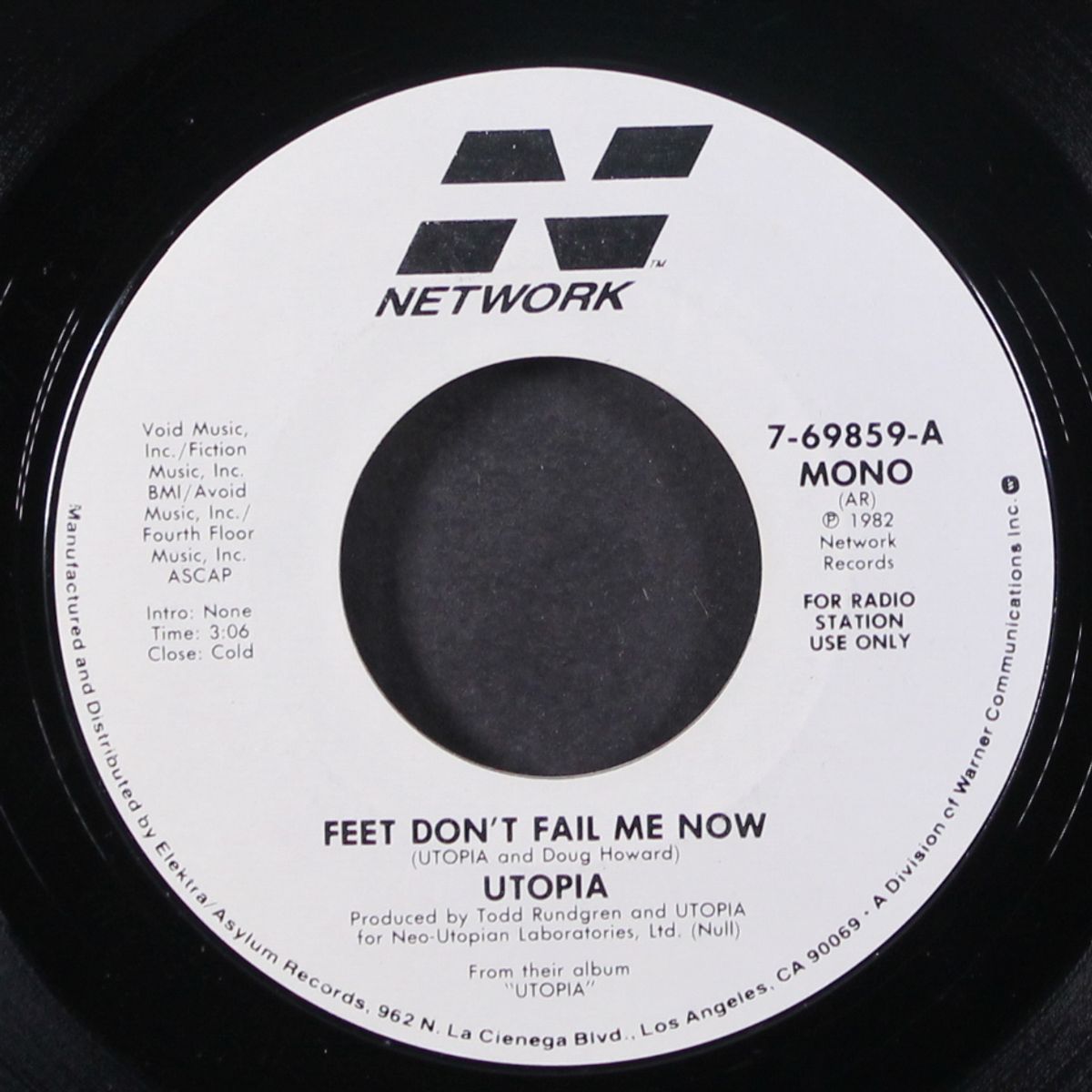 feet don't fail me now / mono by UTOPIA