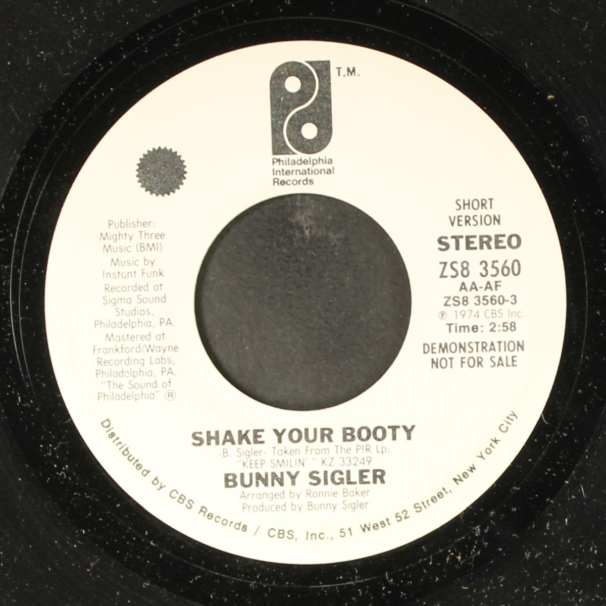 shake your booty / short by BUNNY SIGLER