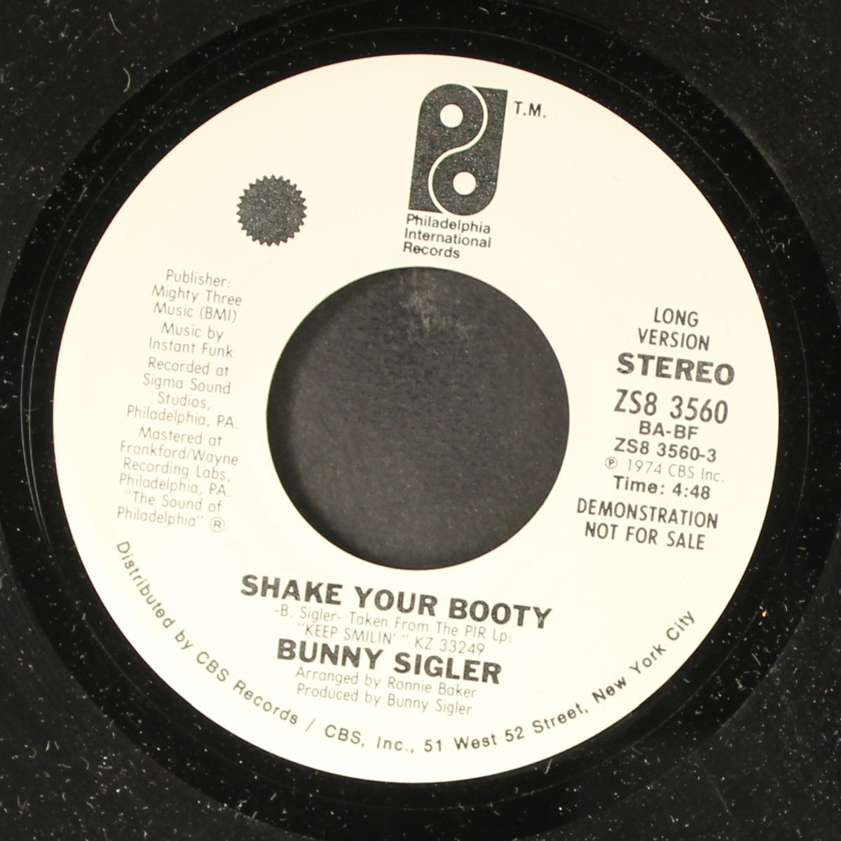 shake your booty / short by BUNNY SIGLER