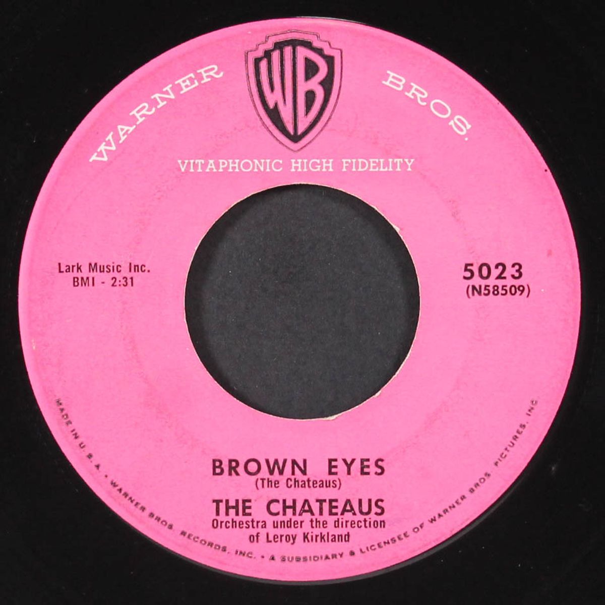 satisfied / brown eyes by CHATEAUS