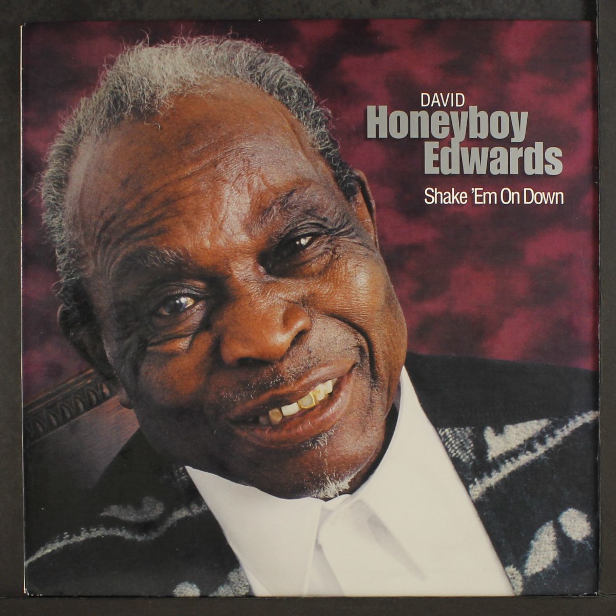 shake em on down by DAVID 'HONEYBOY' EDWARDS