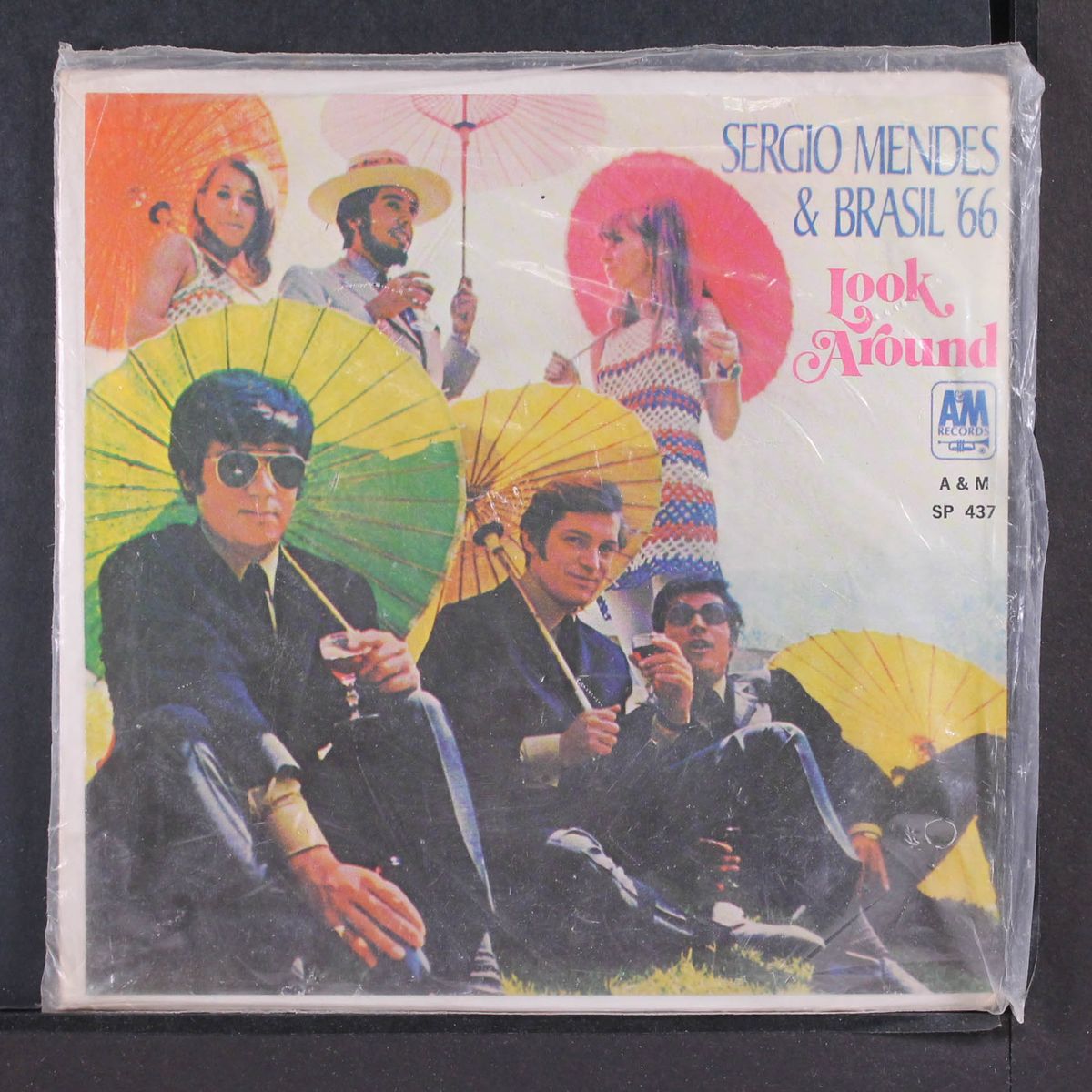 look around by SERGIO MENDES