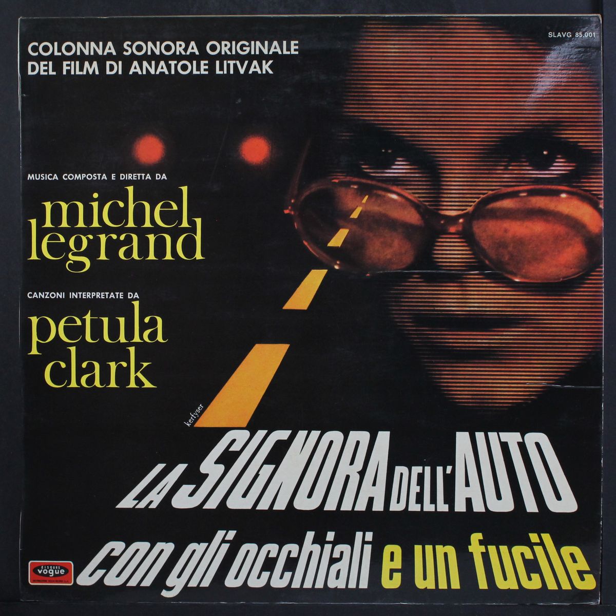 la signora dell'auto con gli occhiali e un fucile by SOUNDTRACK