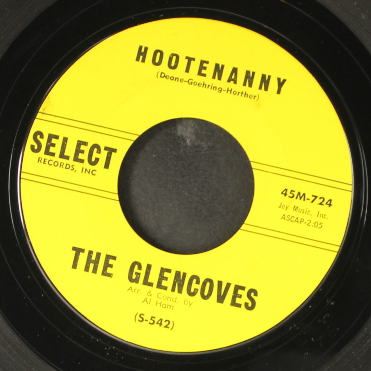 hootenanny / it's sister ginny's turn to throw the bomb by GLENCOVES