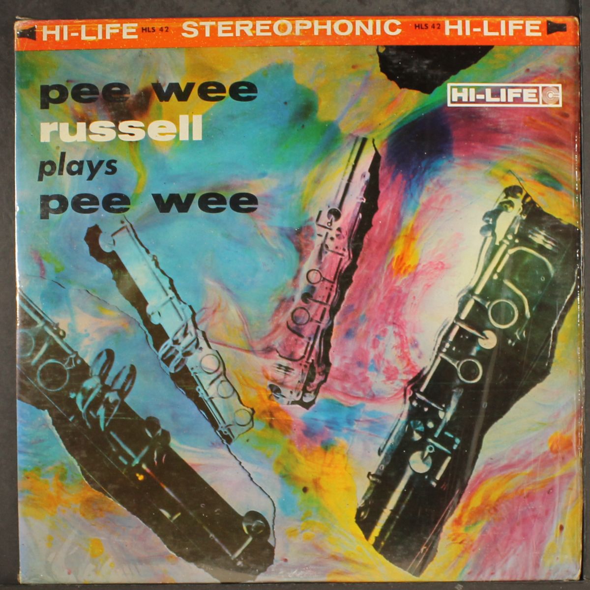 plays pee wee by PEE WEE RUSSELL