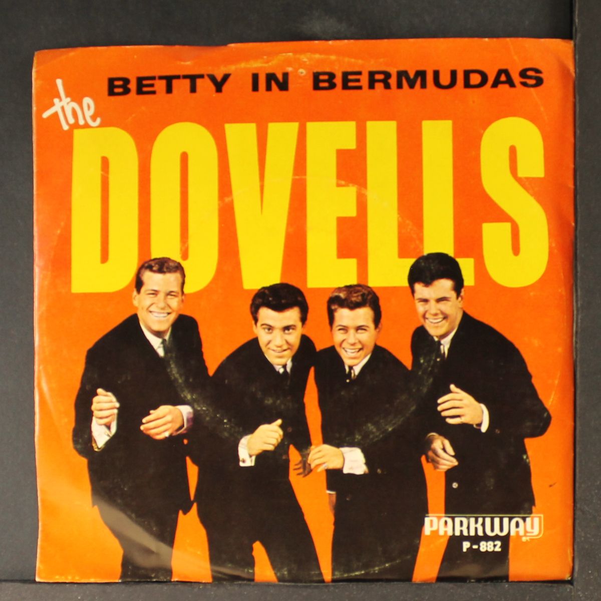 betty in bermudas / dance the frogg by DOVELLS