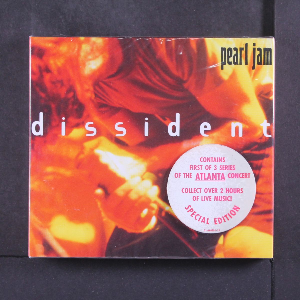 dissident - live in atlanta by PEARL JAM