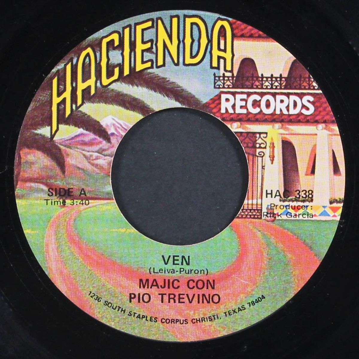 it's majic / ven by MAJIC CON PIO TREVINO