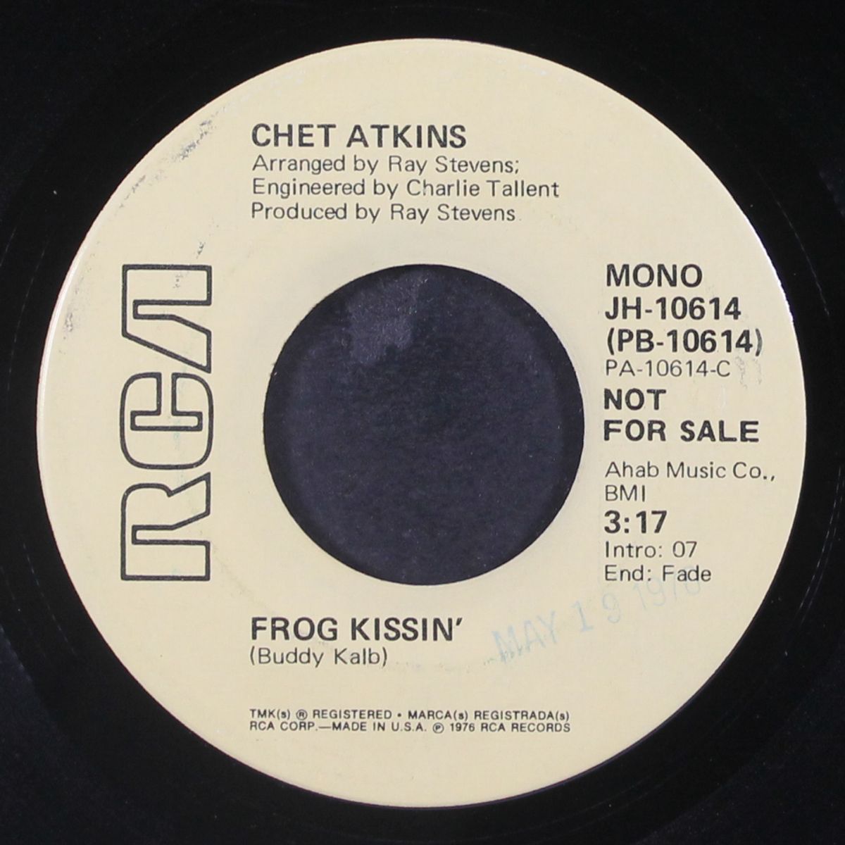 frog kissin' / mono by CHET ATKINS