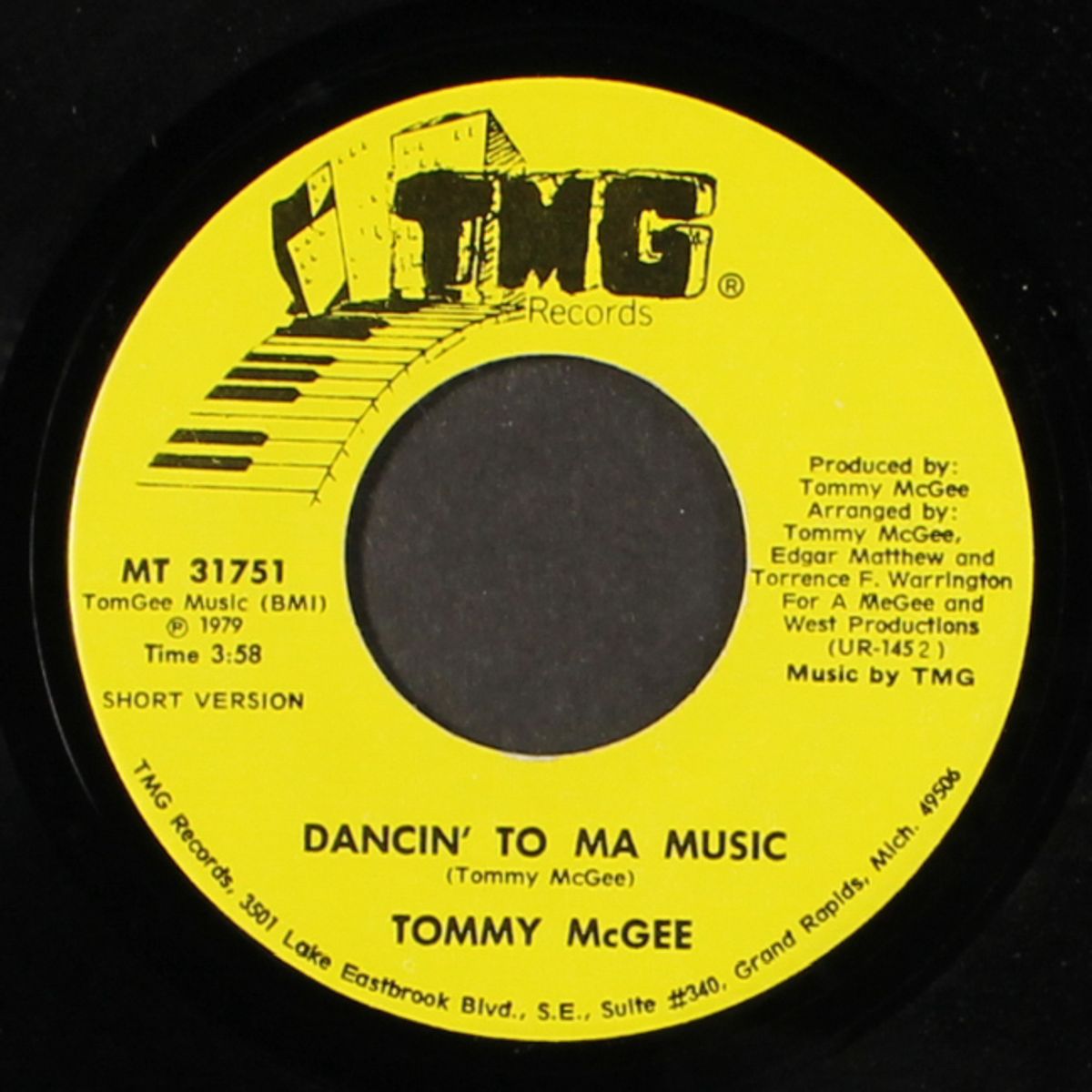dancin' to ma music / short by TOMMY MCGEE