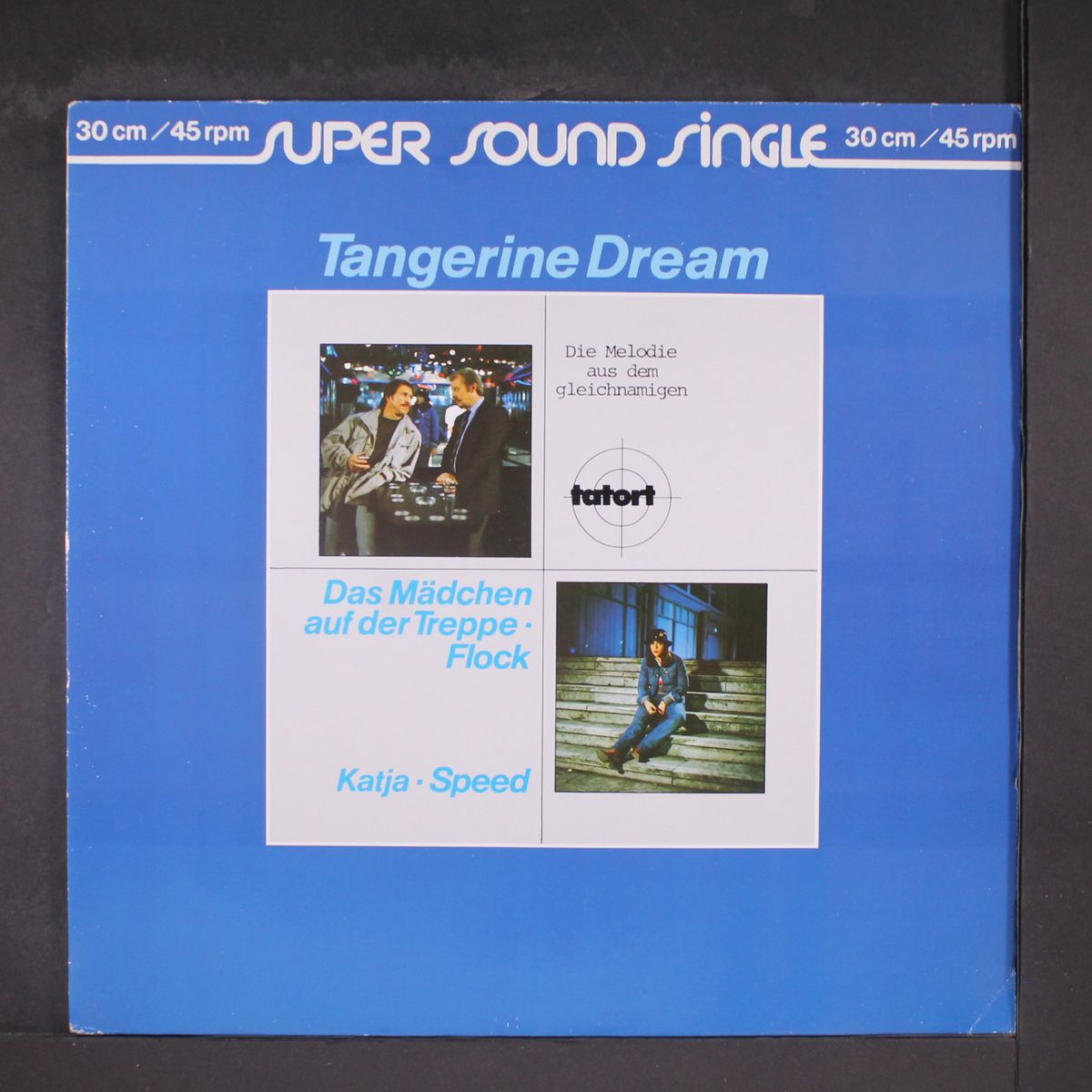 das madchen auf der treppe by TANGERINE