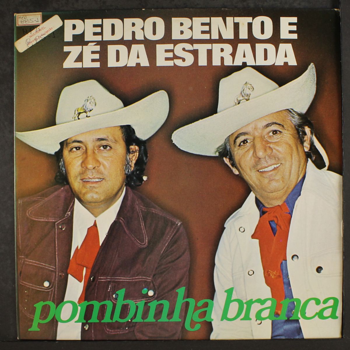 pombinha branca by PEDRO BENTO & ZE DA ESTRADA