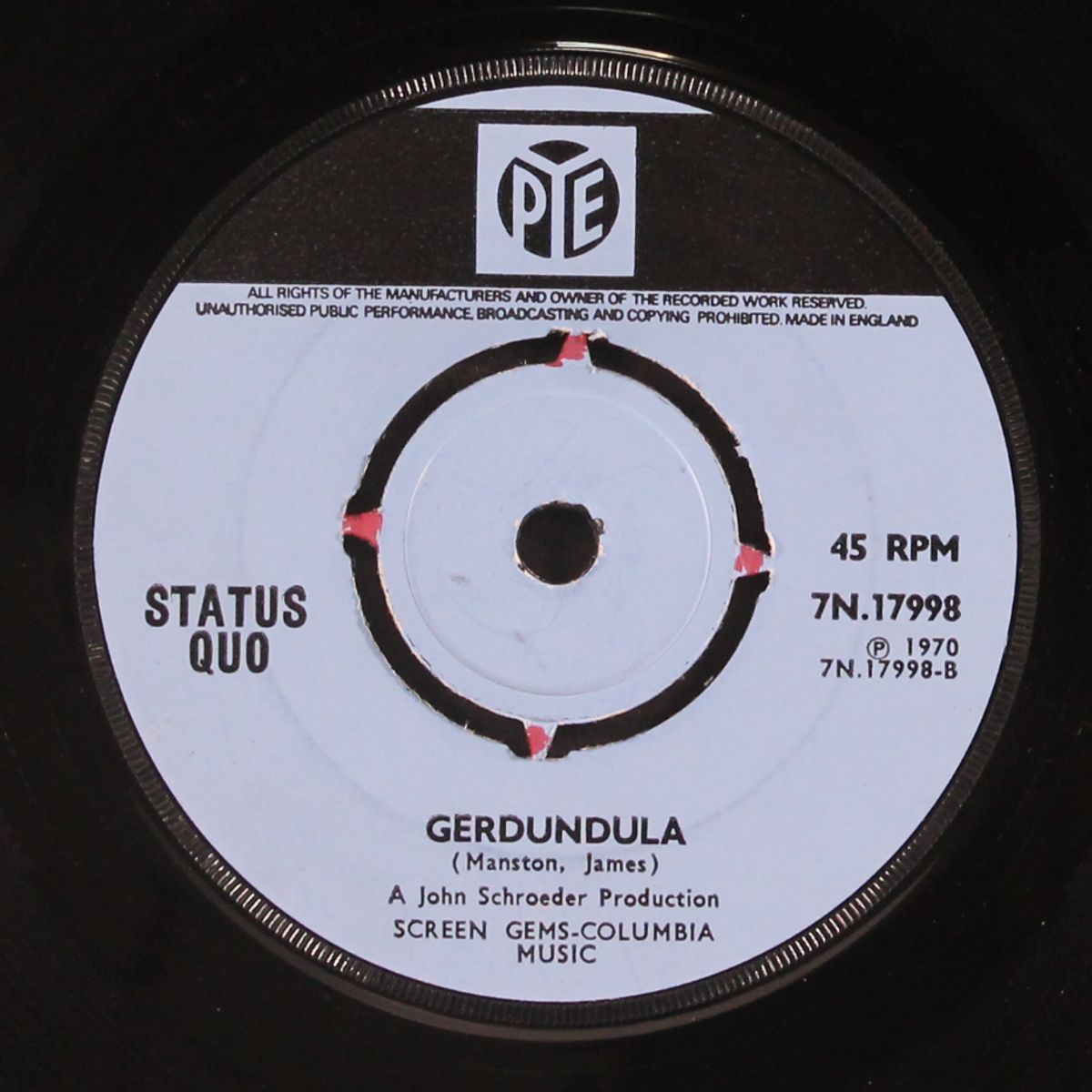 in my chair / gerdundula by STATUS QUO