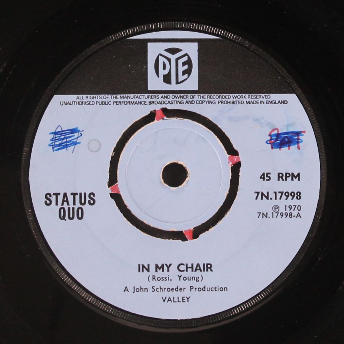 in my chair / gerdundula by STATUS QUO