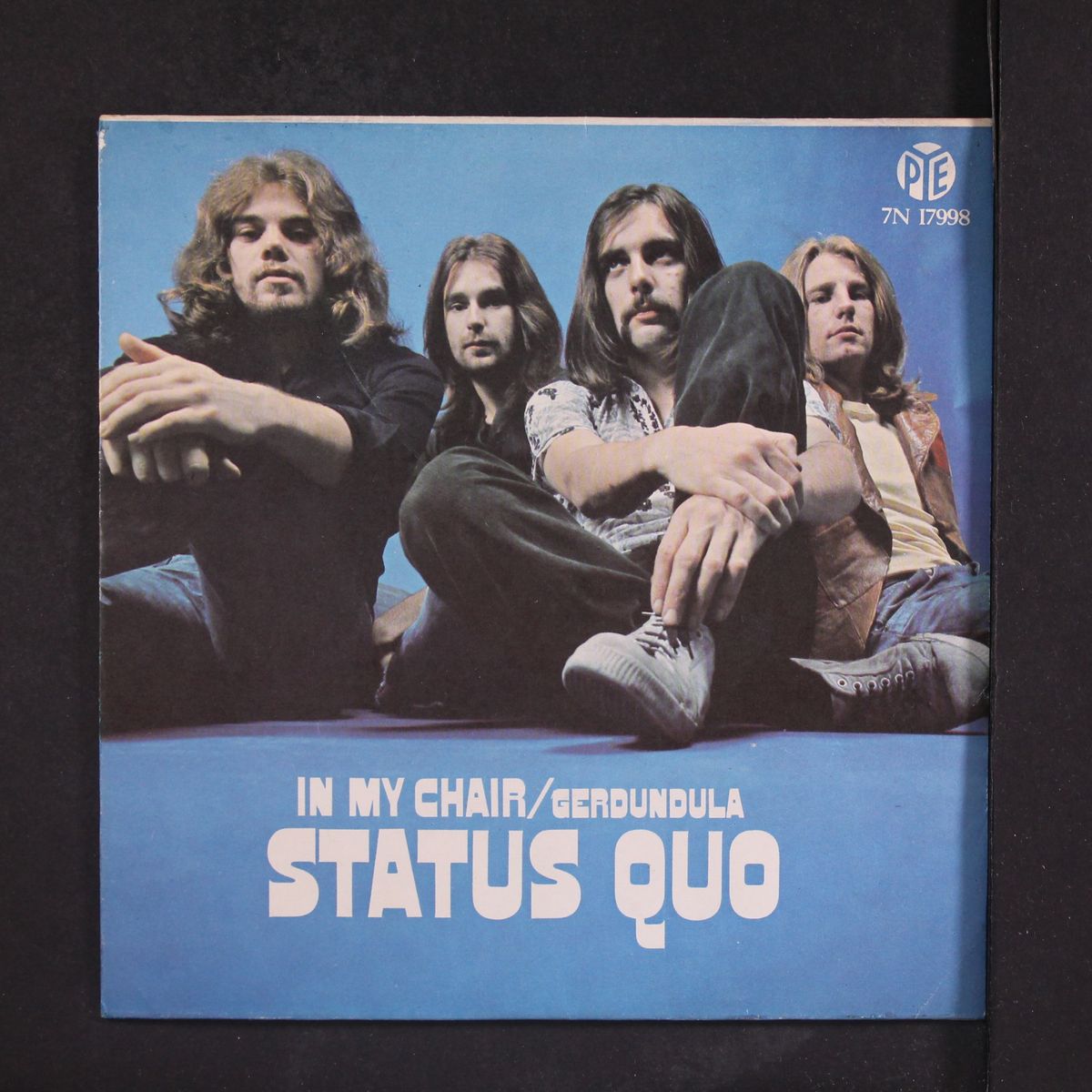 in my chair / gerdundula by STATUS QUO