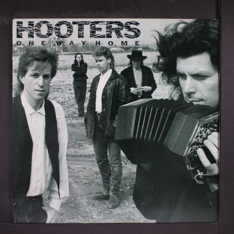HOOTERS