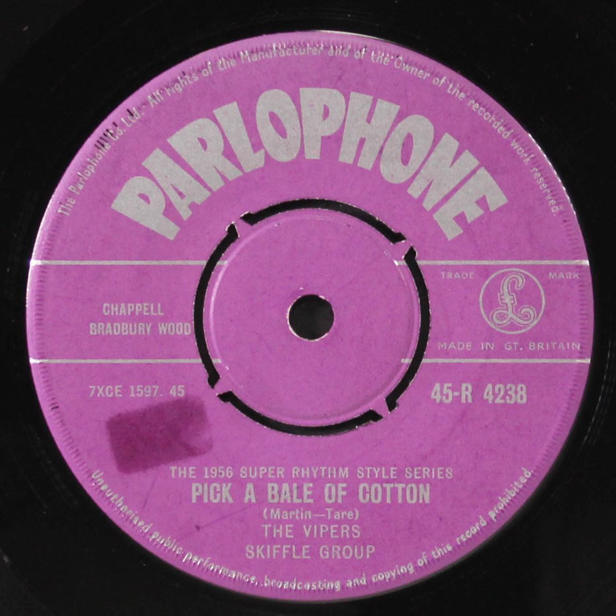 ain't you glad / pick a bale of cotton by VIPERS SKIFFLE GROUP