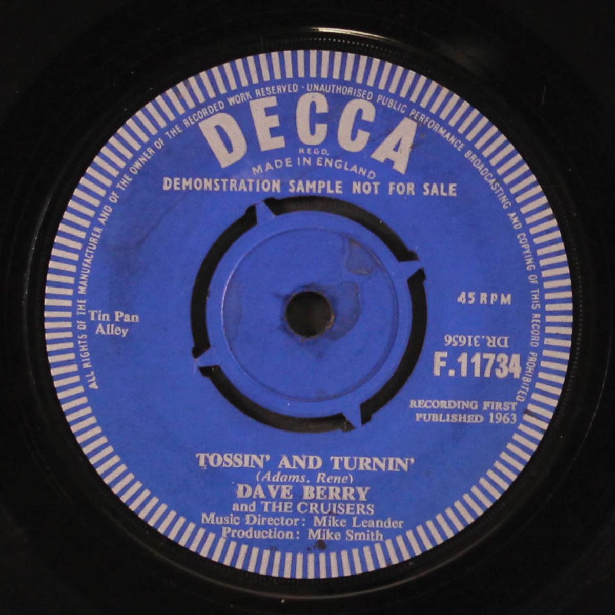 memphis tennessee / tossin' and turnin' by DAVE BERRY