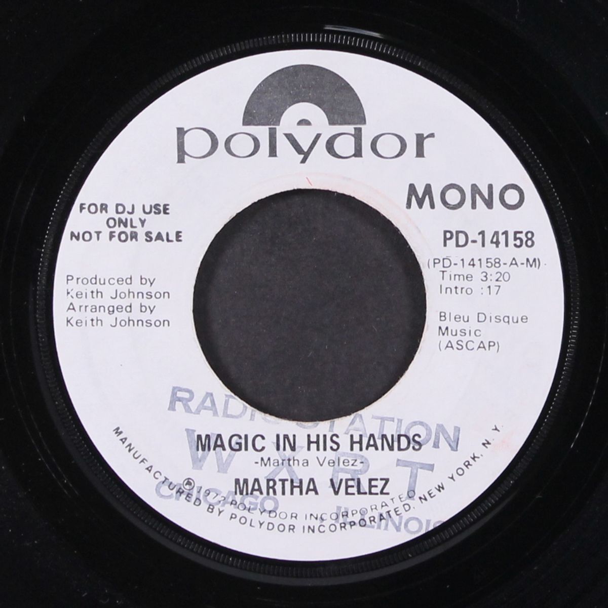 magic in his hands / mono by MARTHA VELEZ