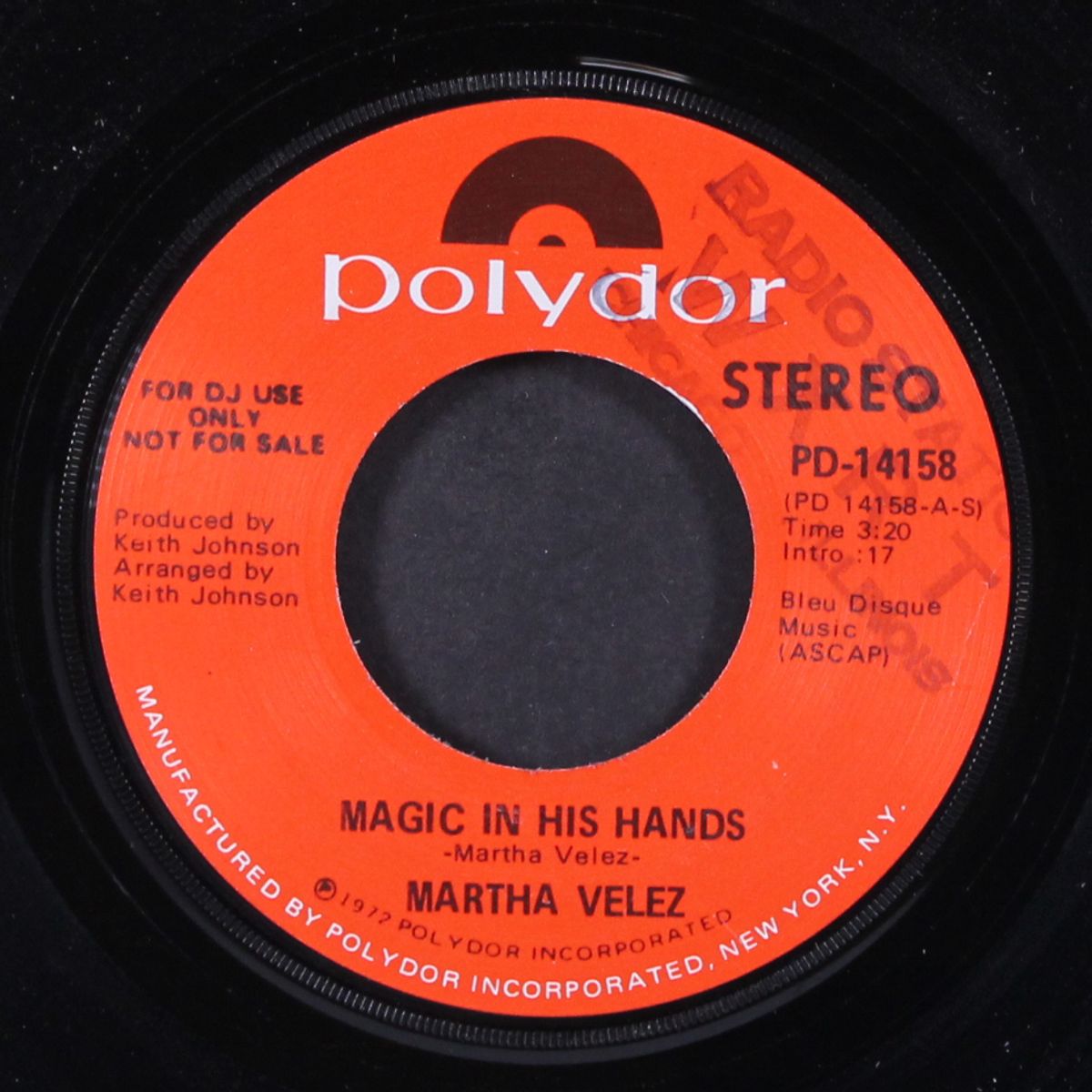 magic in his hands / mono by MARTHA VELEZ
