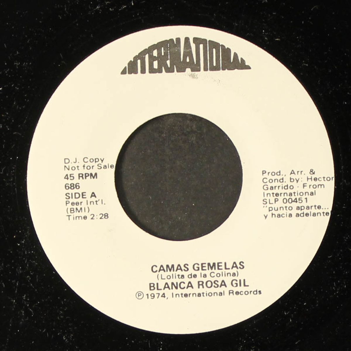 camas gemelas by BLANCA ROSA GIL