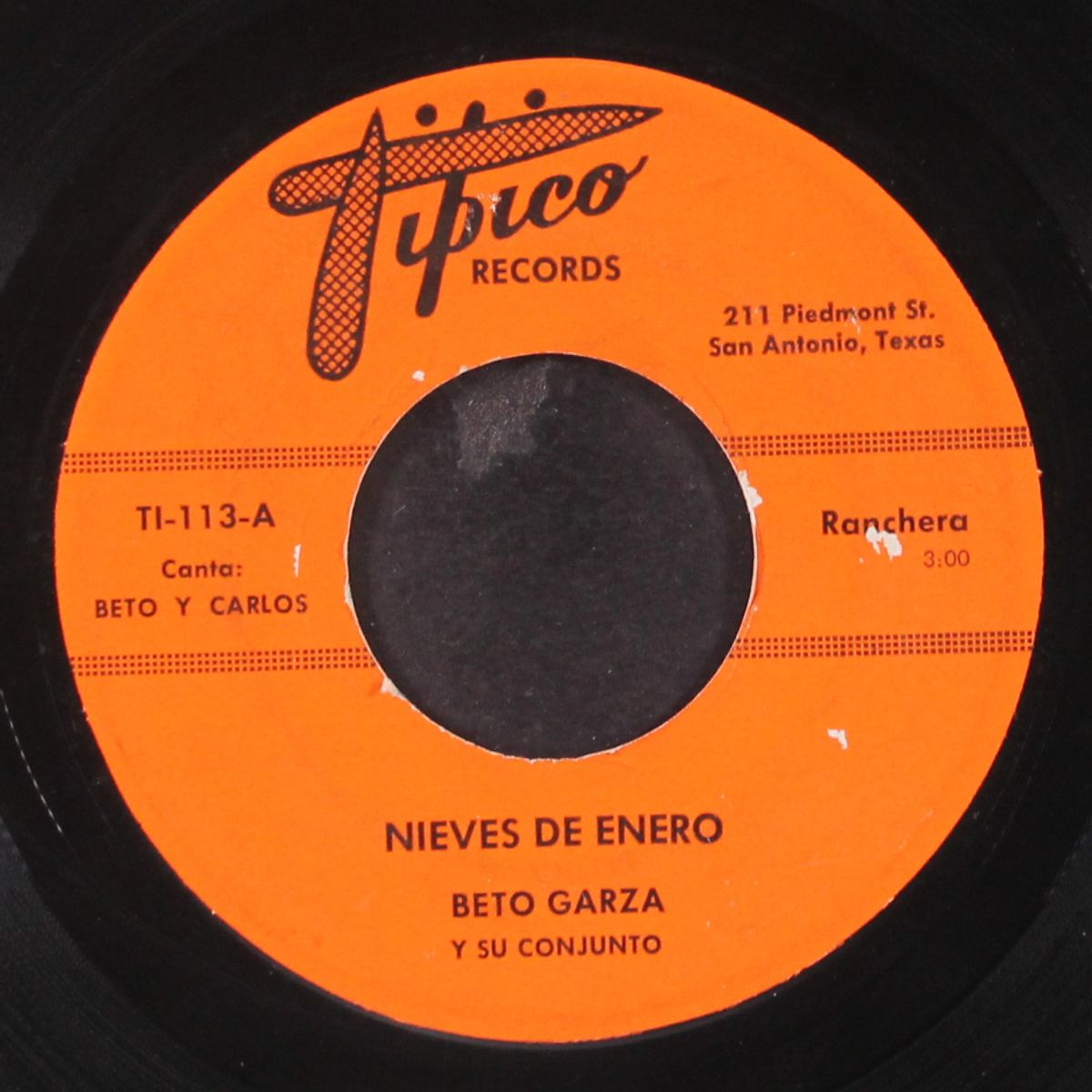 nieves de enero / porque andas diciendo by BETO GARZA