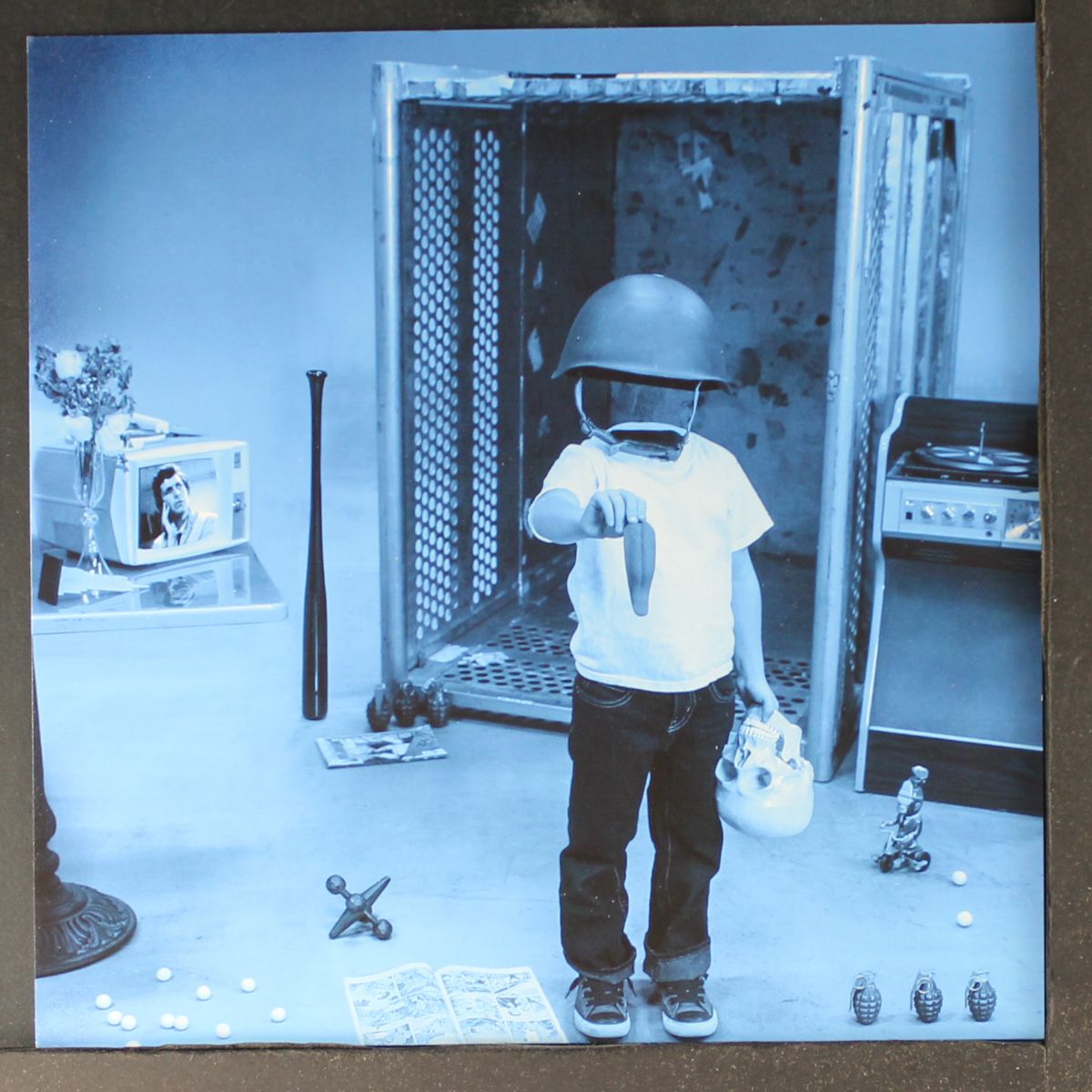 that black bat licorice / blue light, red light (someone's there) by JACK WHITE