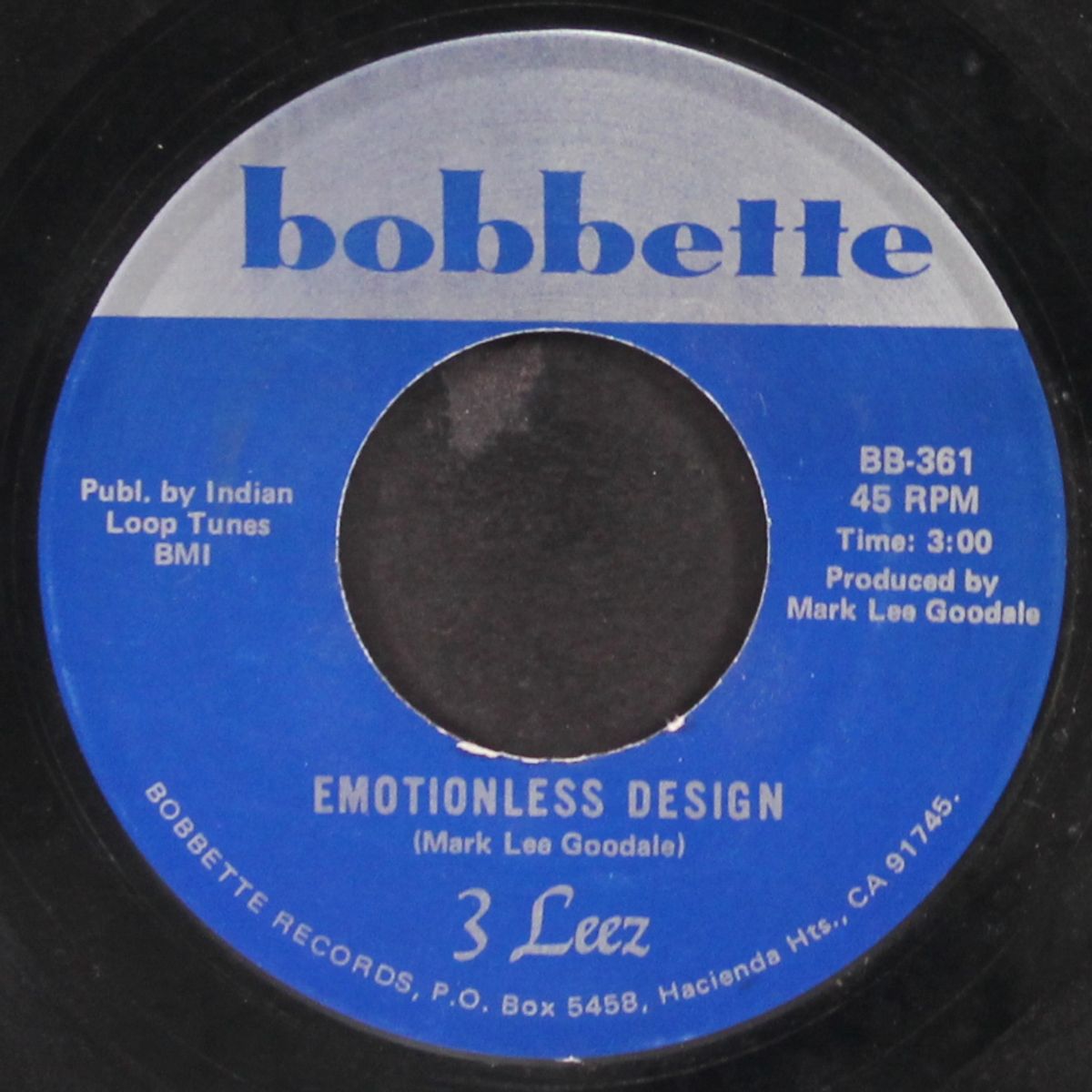 emotionless design + 2 by 3 LEEZ